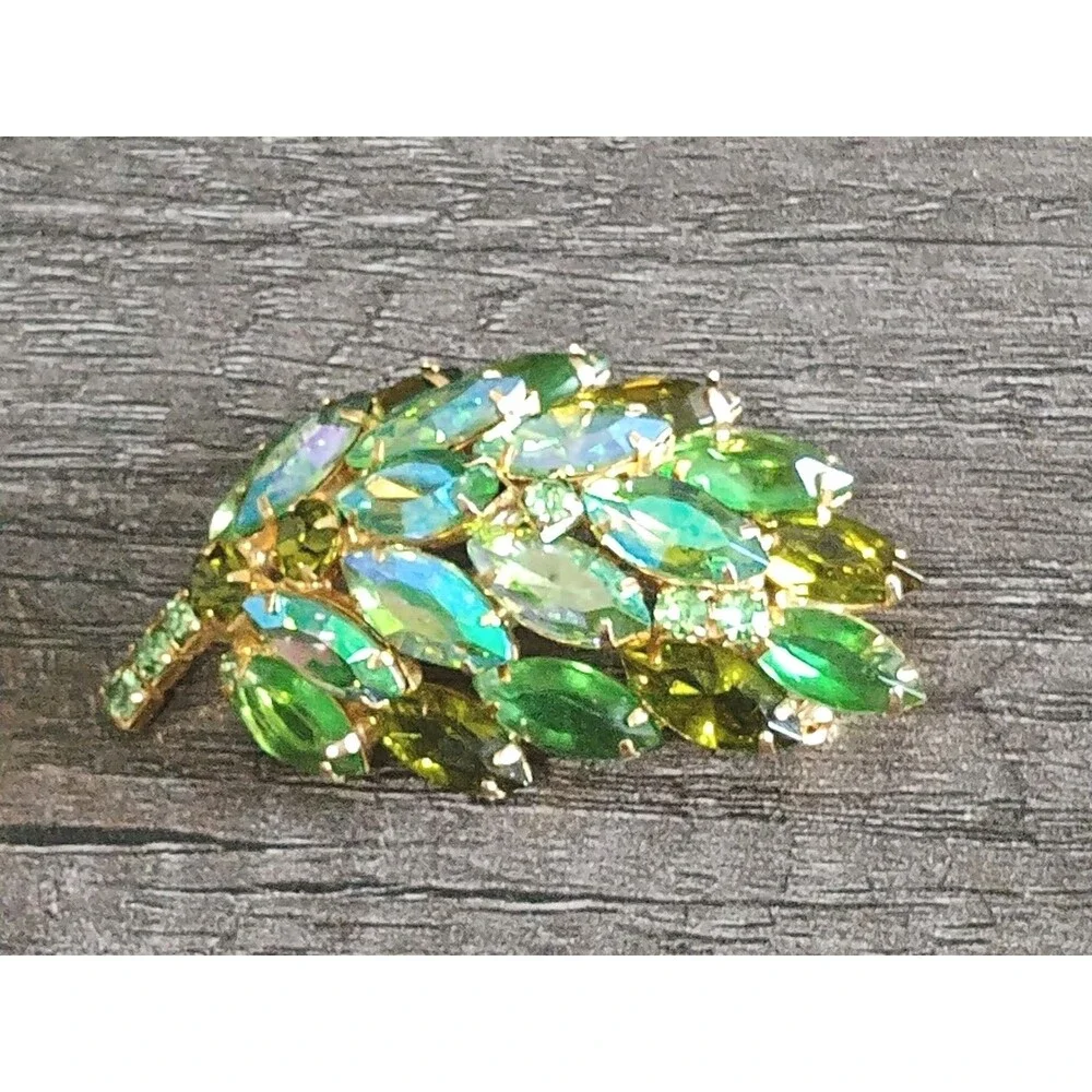 Green Faceted AB Rhinestone Leaf Stunning Gold Tone Vintage Brooch